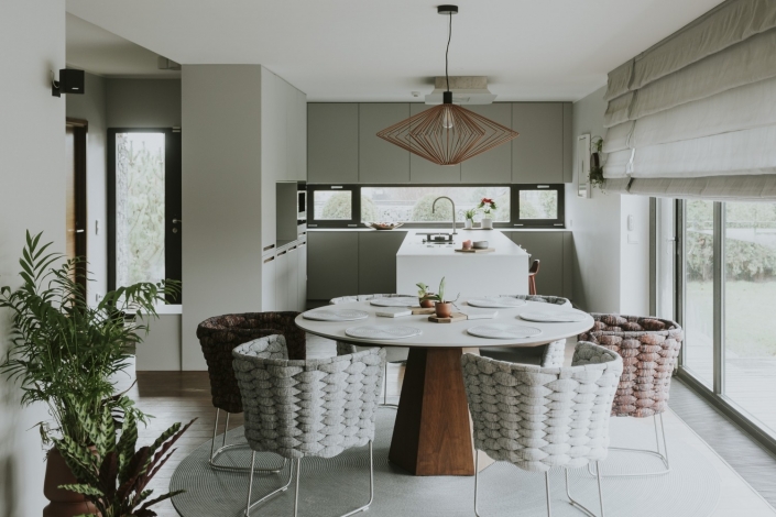Elutuba, Paola Lenti Ami toolid, Fenix NTM söögilaud