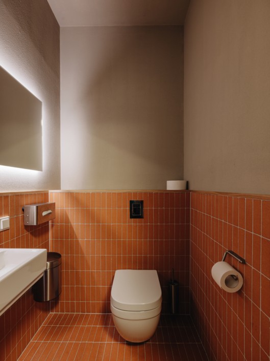 Hamburg ja Partnerid office Fragmenti terracotta tiles